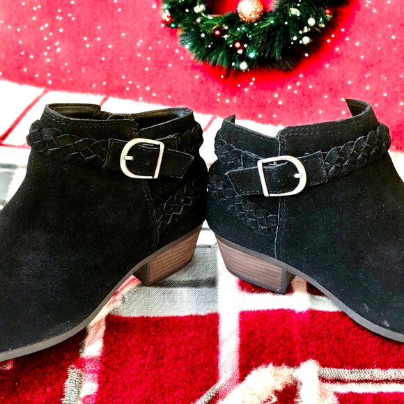 G.H. Bass & Co. Nina Braid Black Suede Ankle Boot Side Zip Bootie  7.5 W - Picture 6 of 14